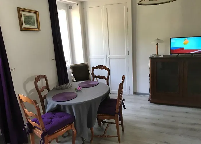 Ancien Relais De Saint-jacques * La Roche-Guyon